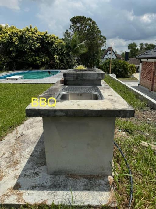 A Famosa Villa Putri 810 Kampong Balik Mungkar Exterior photo