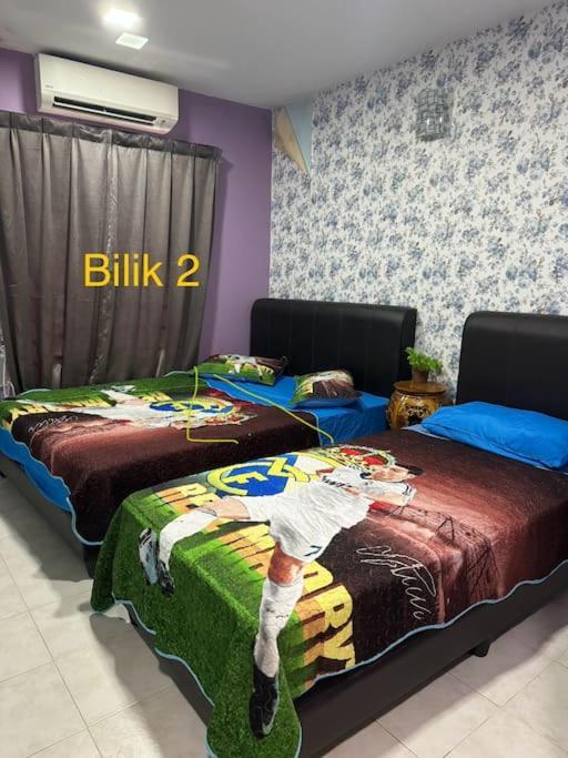 A Famosa Villa Putri 810 Kampong Balik Mungkar Exterior photo