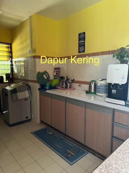 A Famosa Villa Putri 810 Kampong Balik Mungkar Exterior photo