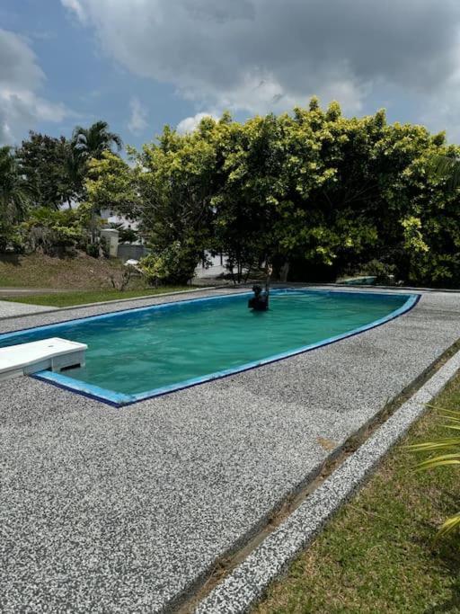 A Famosa Villa Putri 810 Kampong Balik Mungkar Exterior photo