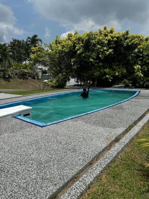 A Famosa Villa Putri 810 Kampong Balik Mungkar Exterior photo