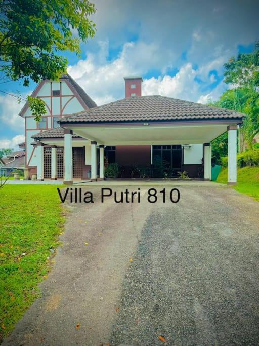 A Famosa Villa Putri 810 Kampong Balik Mungkar Exterior photo
