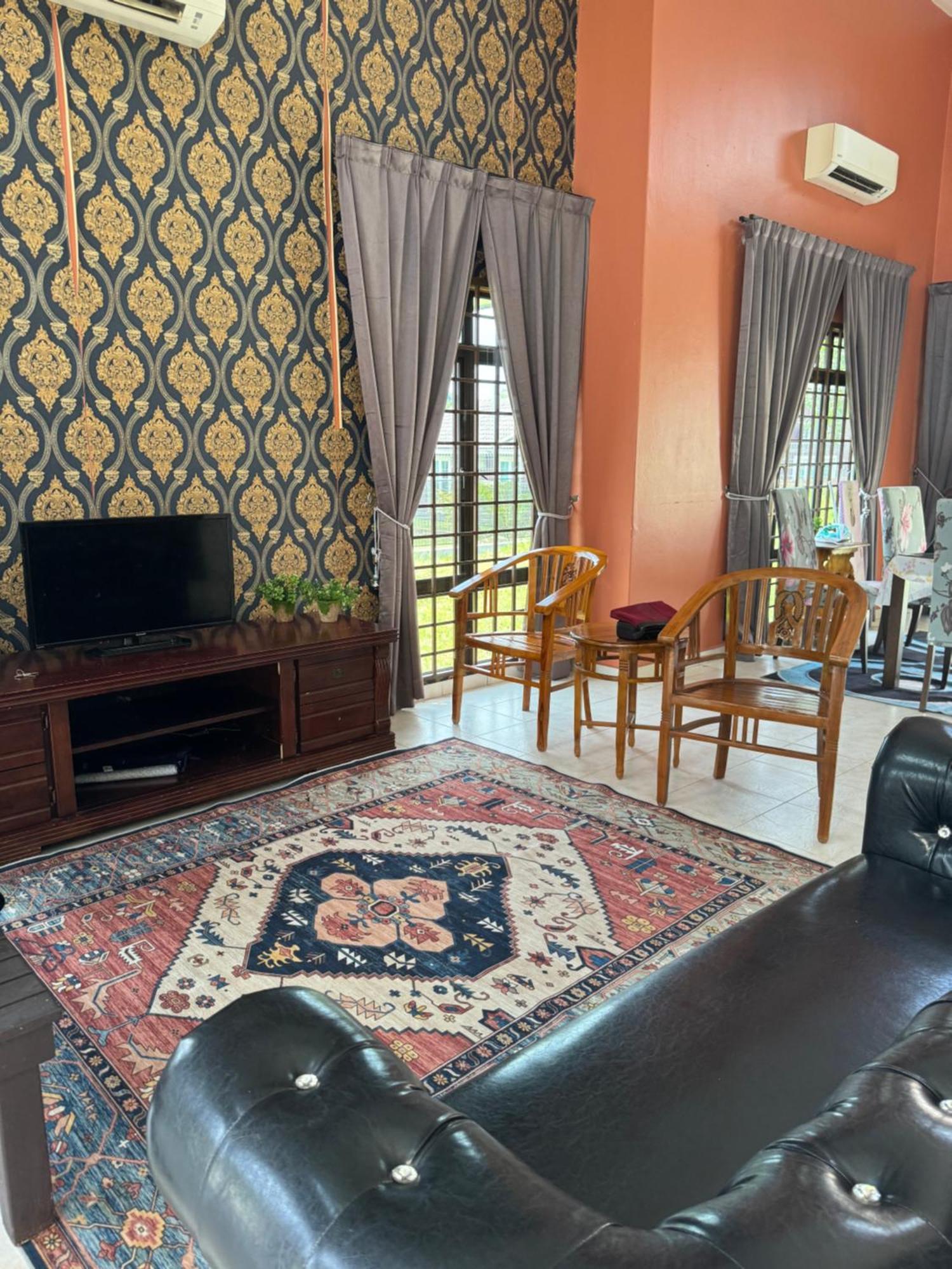A Famosa Villa Putri 810 Kampong Balik Mungkar Exterior photo